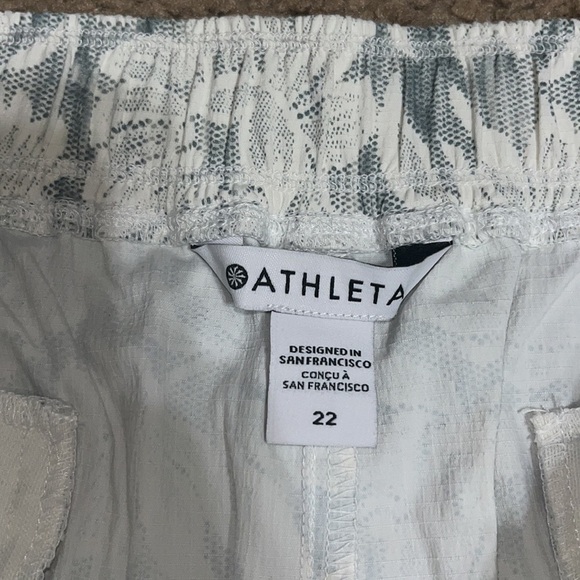 Athleta Trekkie Convertible Hike Pant Ethereal Bloom Magnolia White 22 - Picture 12 of 13
